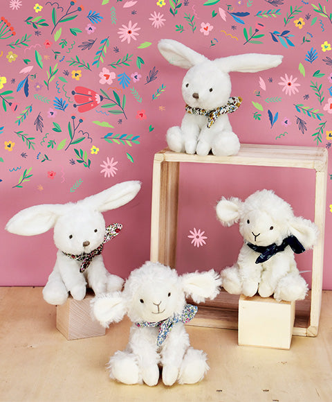 Lapin blanc avec chouchou