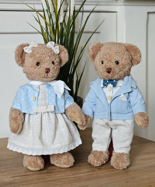 Couple d’ours en tenue bleu clair